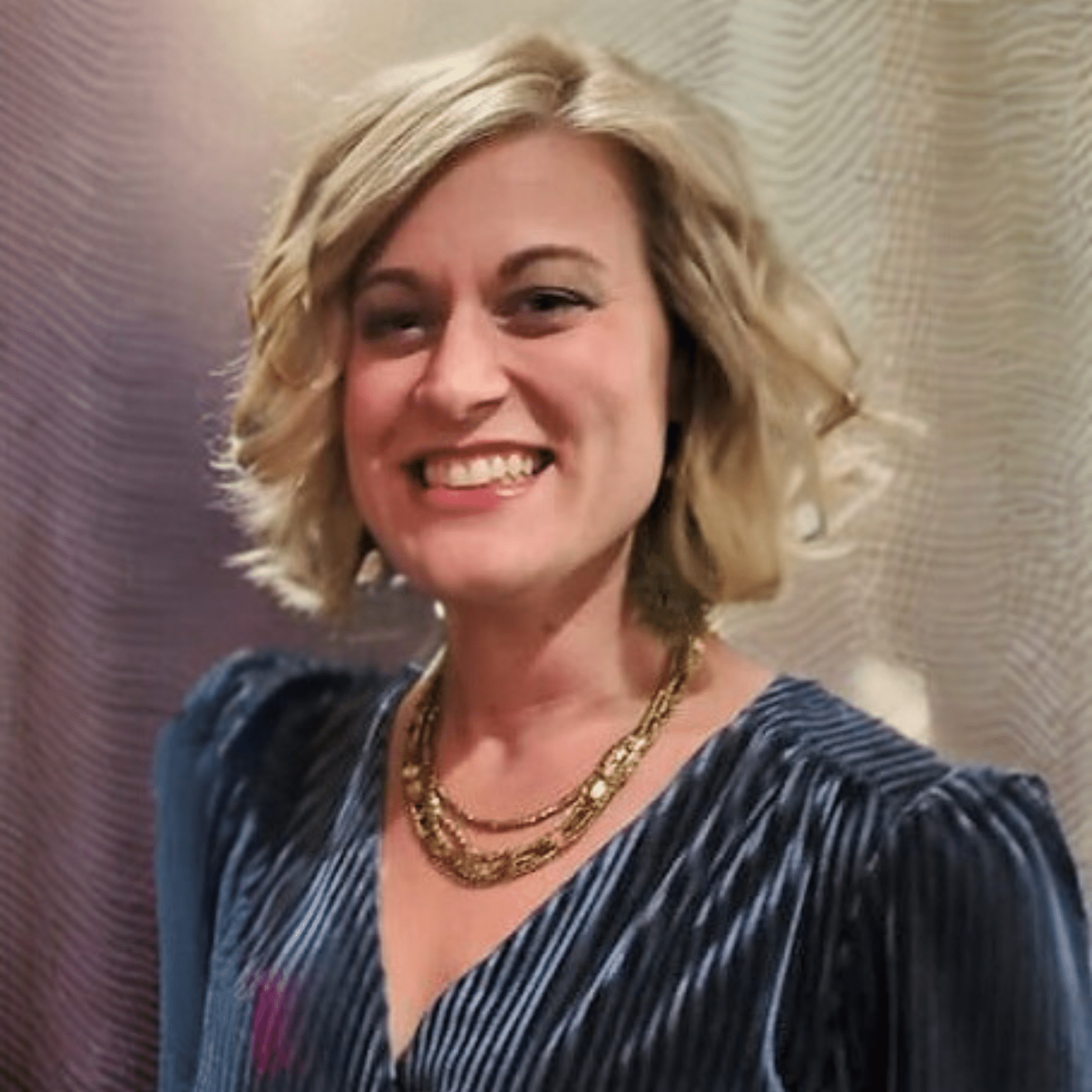 headshot of a amanda mathiowtz