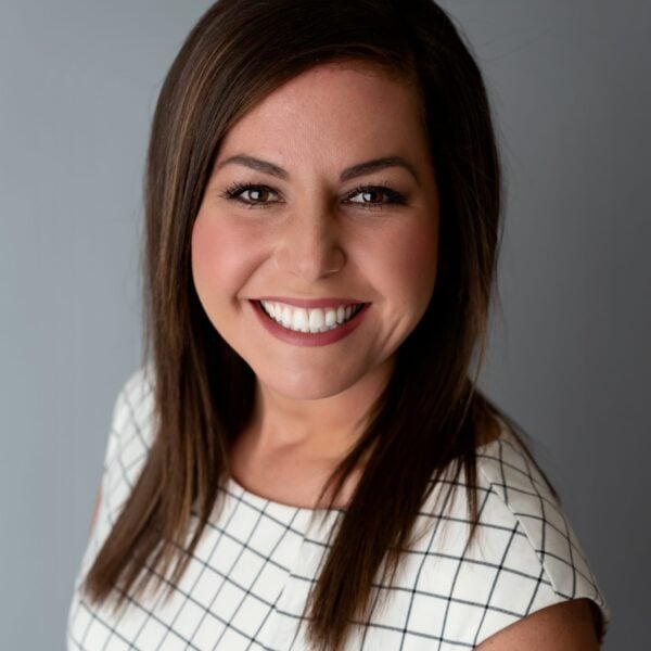 headshot of samantha loomis